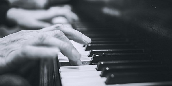 Inversiones de acordes en piano: primera parte